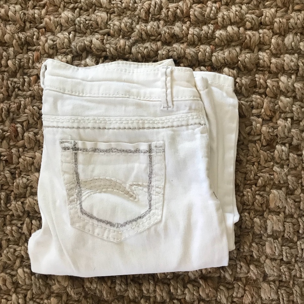 White bootcut jeans🌊